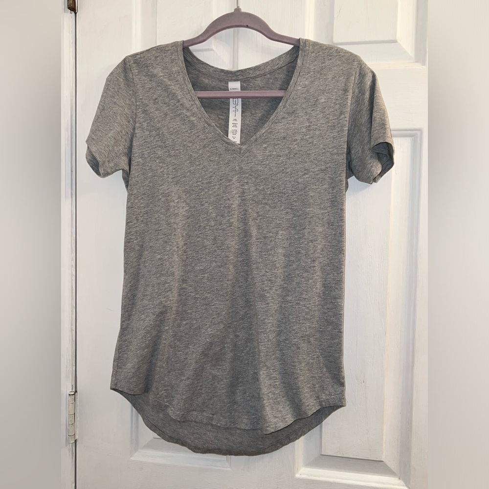 Size XS gray vneck activewear athletic short sleeve shirt top